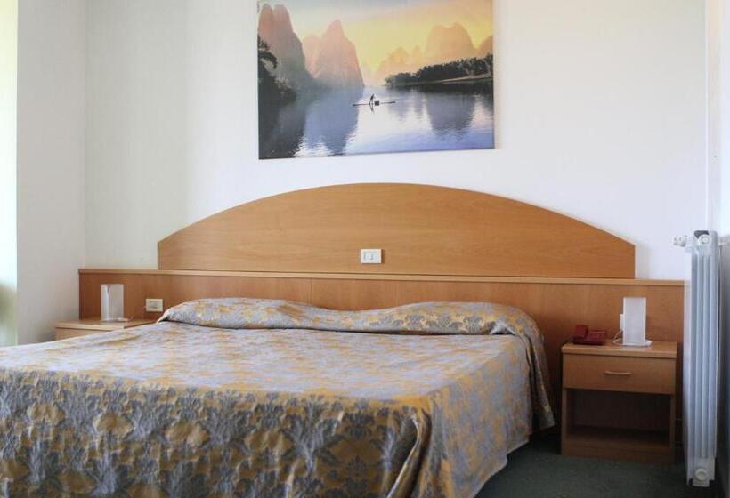 فندق Ascot Lodging