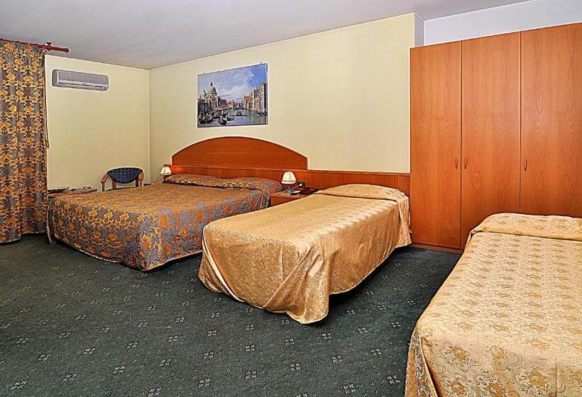 فندق Ascot Lodging