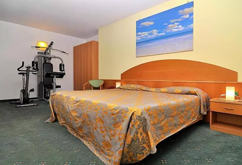 فندق Ascot Lodging