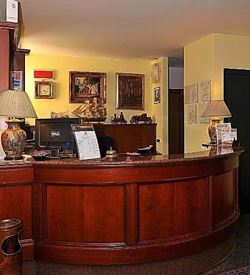 فندق Ascot Lodging