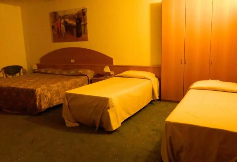 فندق Ascot Lodging