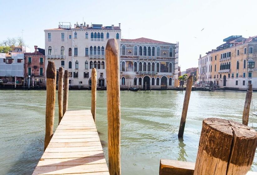 هتل Dei Dragomanni