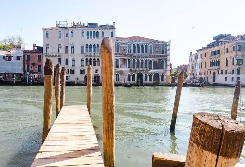 هتل Dei Dragomanni