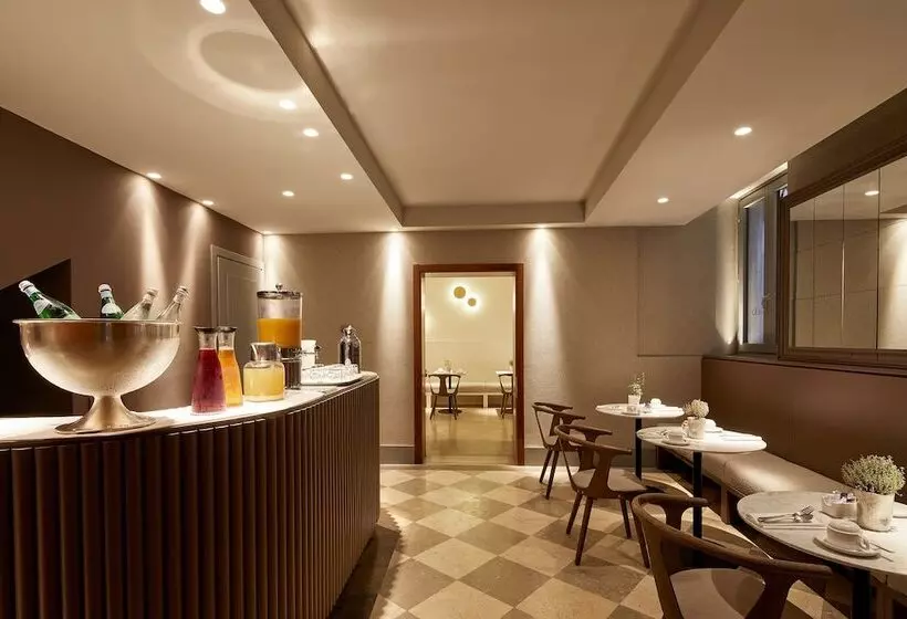 هتل Dei Dragomanni