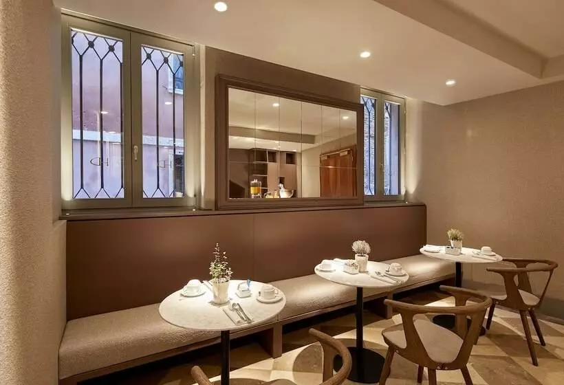 هتل Dei Dragomanni