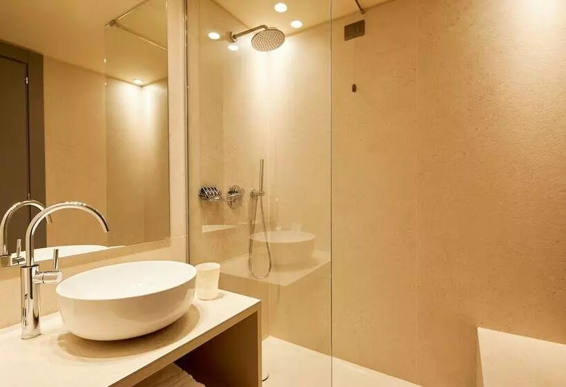 هتل Dei Dragomanni