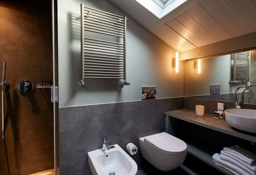 هتل Dei Dragomanni