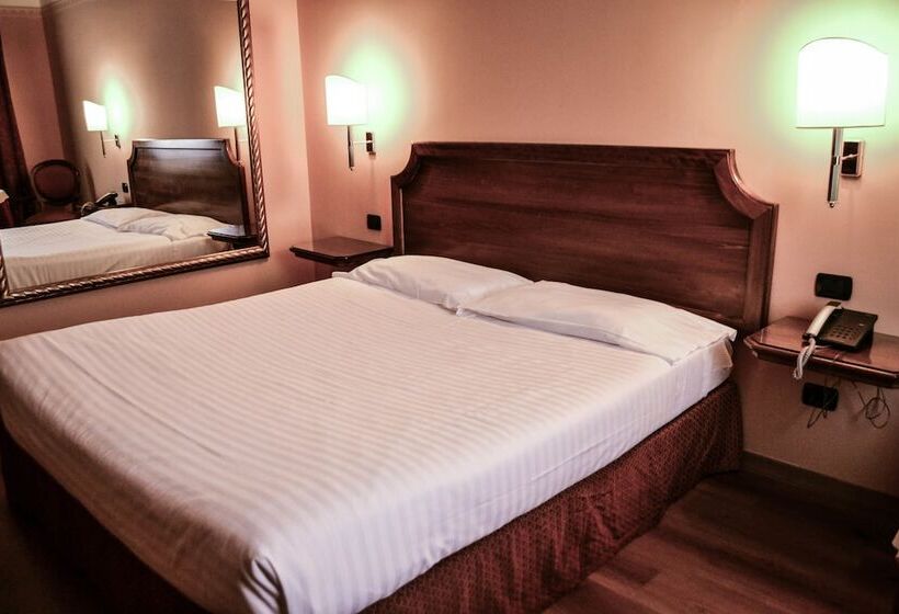 Отель Don Carlo