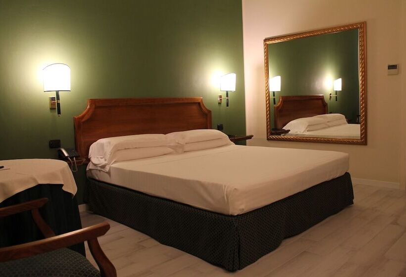 Отель Don Carlo