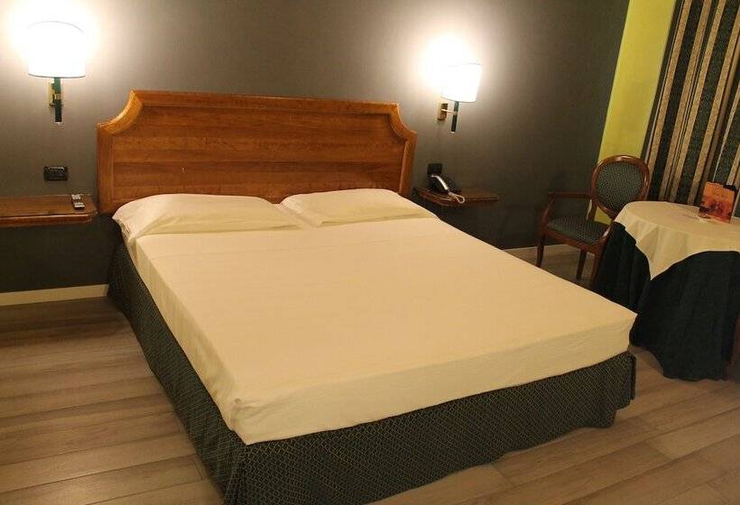 Отель Don Carlo