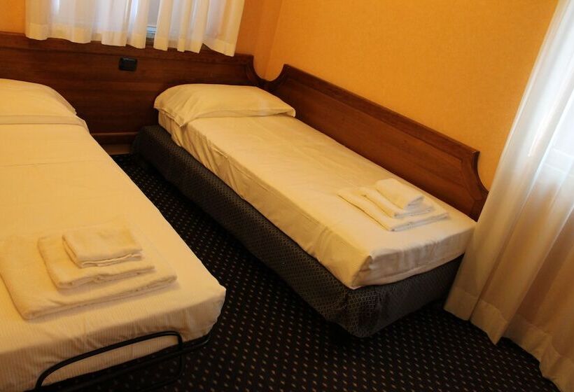 Отель Don Carlo