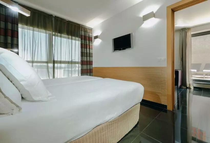 ホテル Hesperia Fira