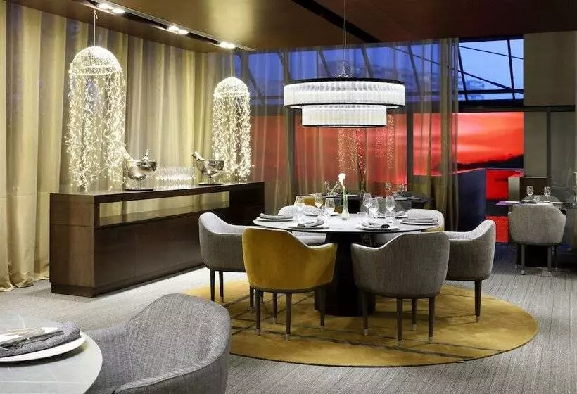 ホテル Hesperia Fira