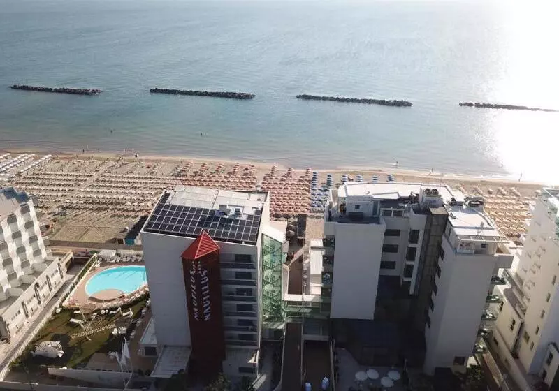 호텔 Nautilus Family