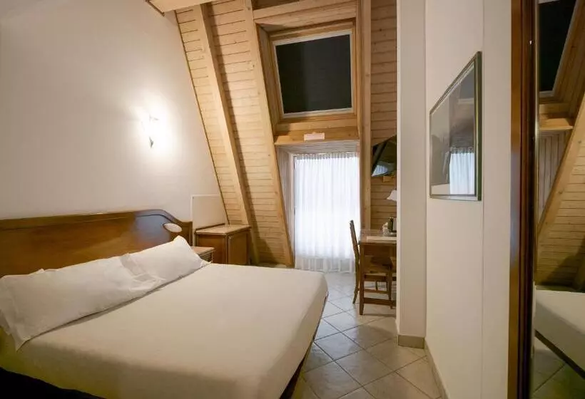 هتل Ungheria Varese 1946