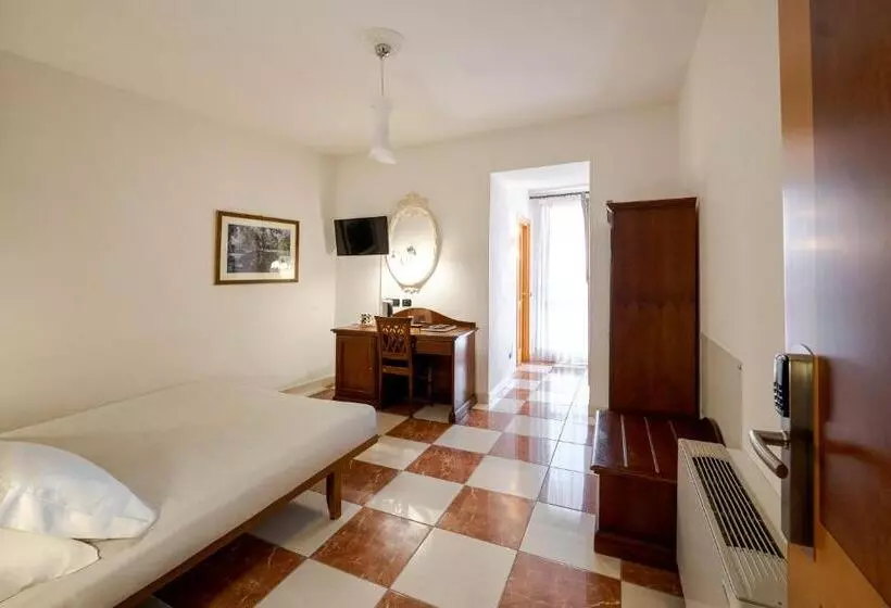 هتل Ungheria Varese 1946