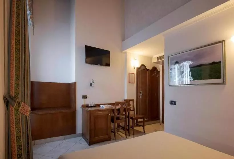 هتل Ungheria Varese 1946