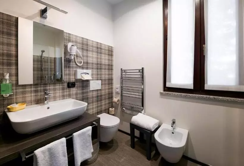 هتل Ungheria Varese 1946