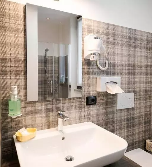 هتل Ungheria Varese 1946