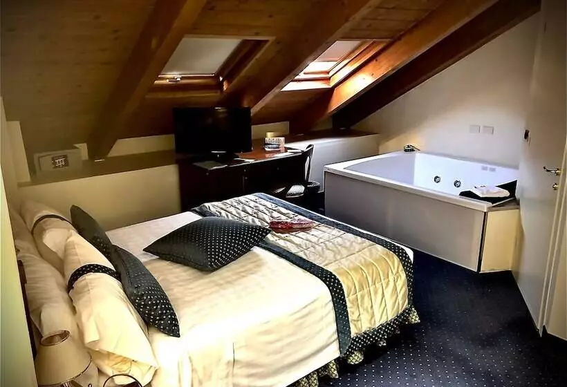 Отель Villa Savoia