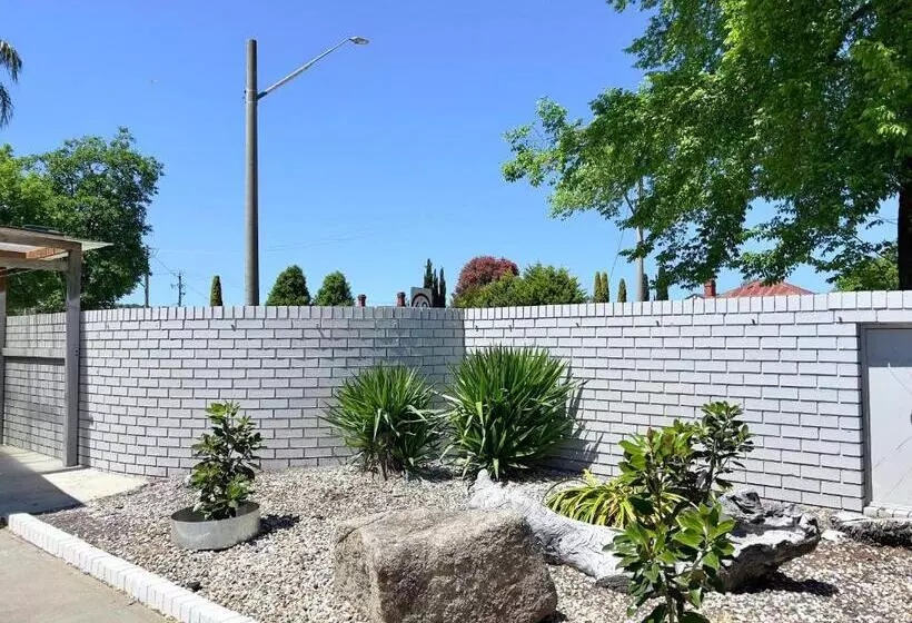 Albury Garden Court Motel