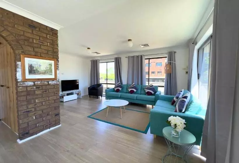 Albury Garden Court Motel