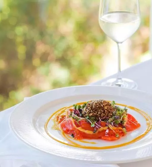 Chris S Beacon Point Restaurant & Villas