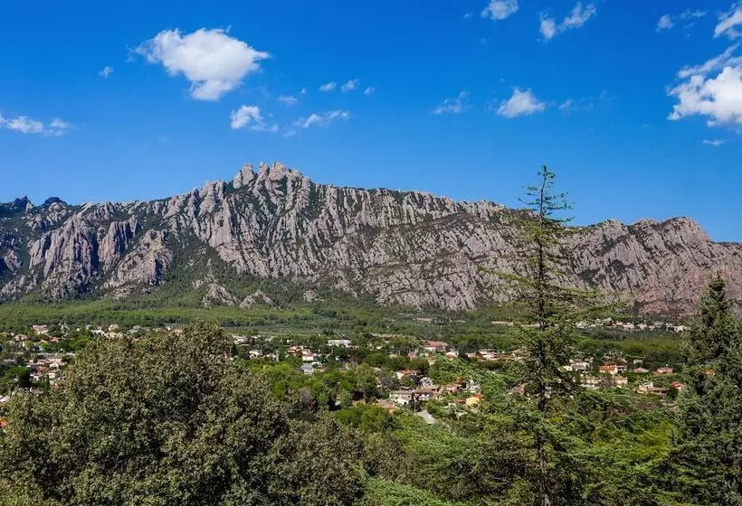 فندق Checkin Montserrat