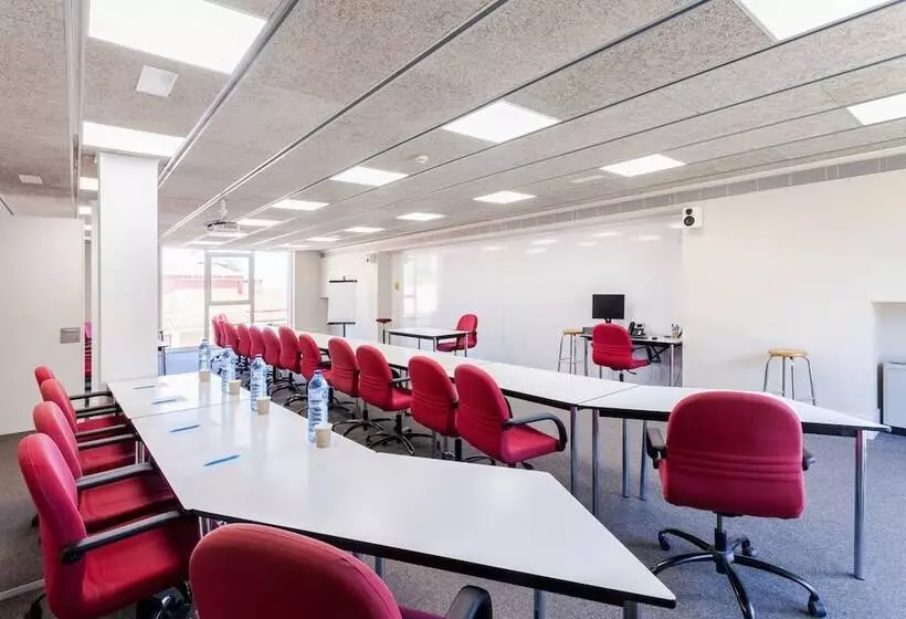 فندق Checkin Montserrat