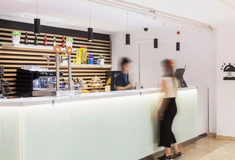 فندق Checkin Montserrat