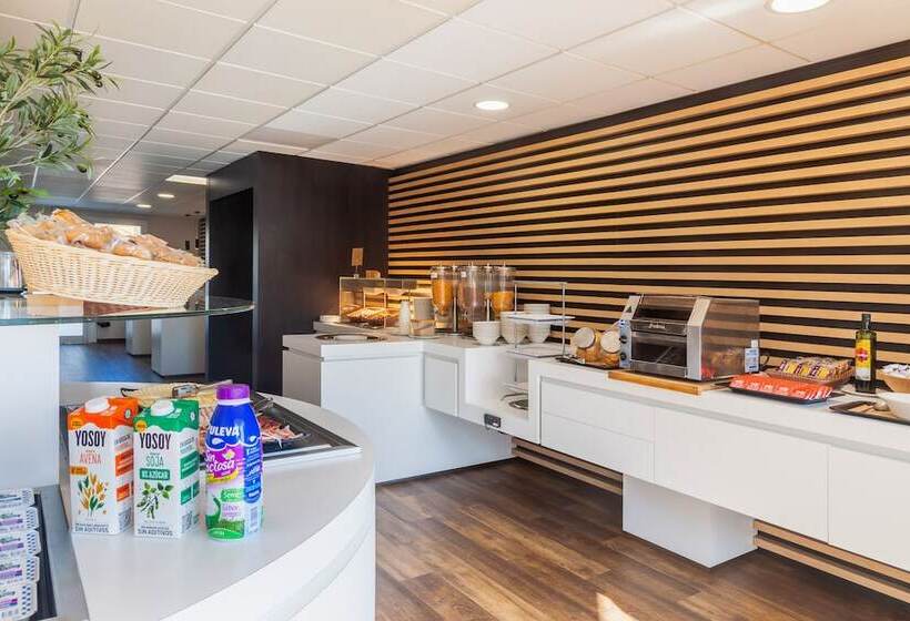 فندق Checkin Montserrat