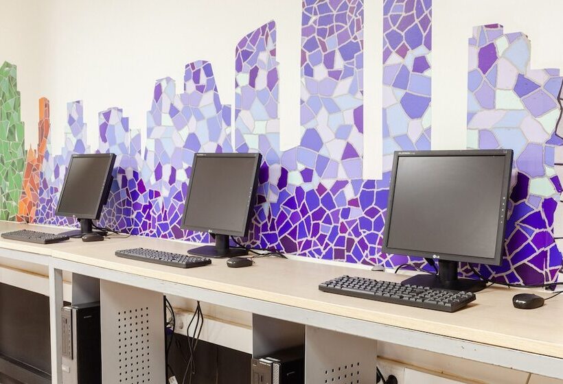 فندق Checkin Montserrat