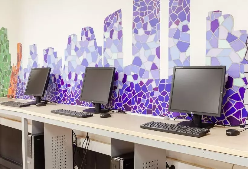 فندق Checkin Montserrat