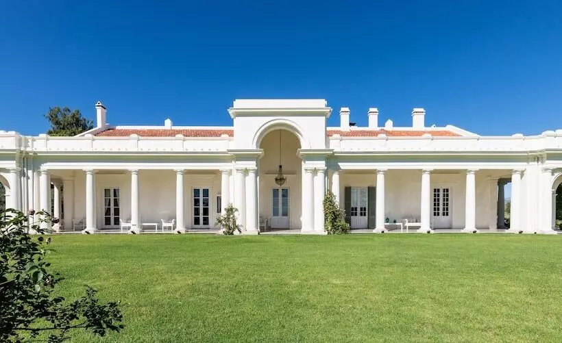 هتل Estancia La Paz