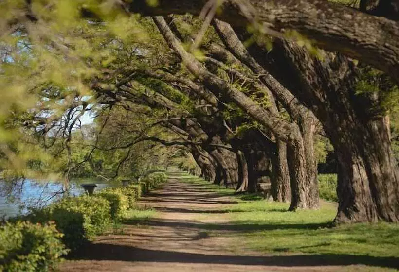 هتل Estancia La Paz