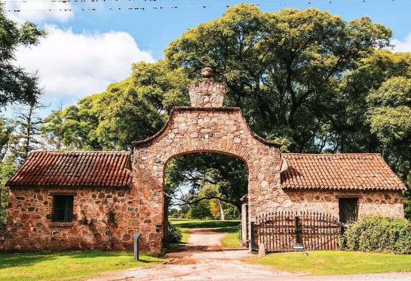 هتل Estancia La Paz