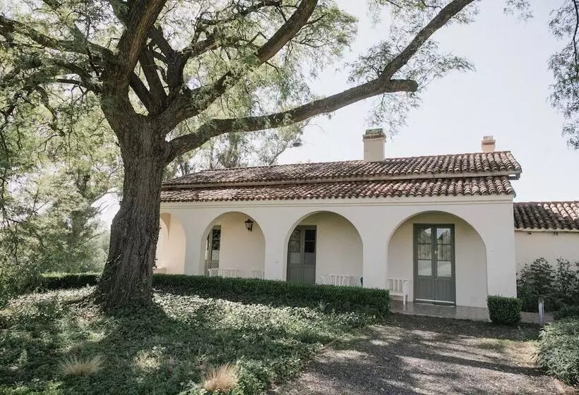 هتل Estancia La Paz