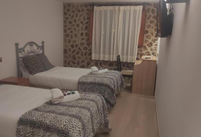 فندق Hostal Bavieca