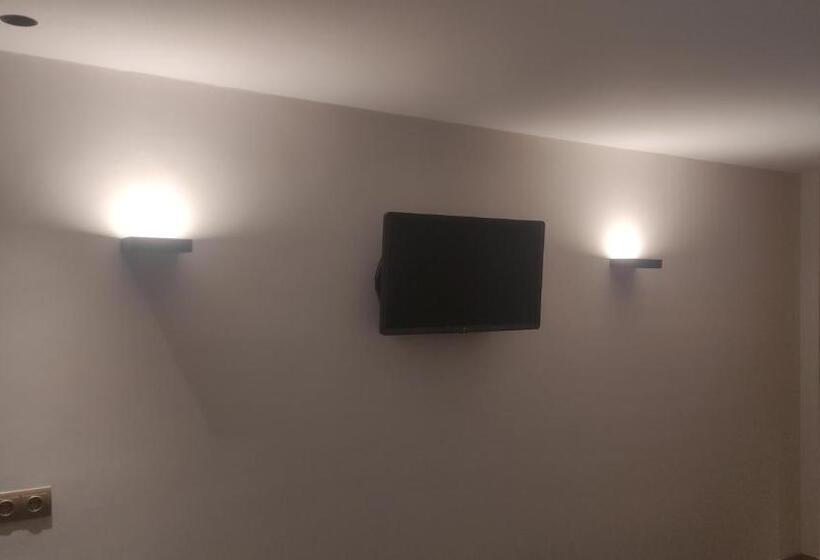 فندق Hostal Bavieca