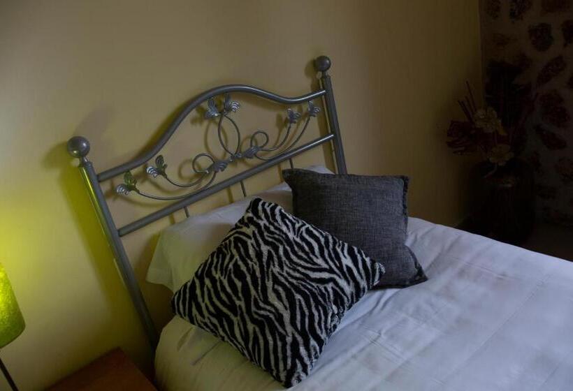 فندق Hostal Bavieca