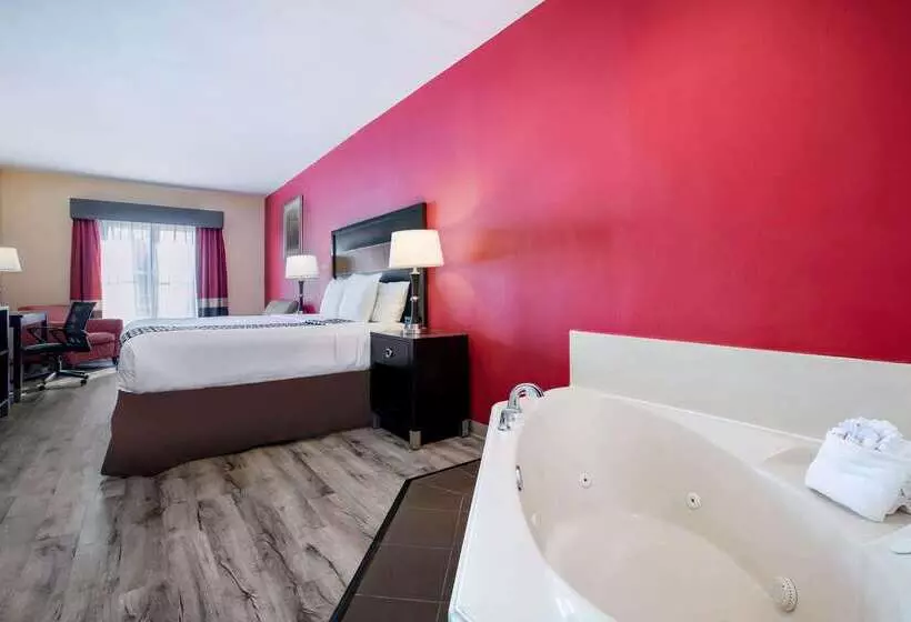 Отель La Quinta By Wyndham Dallas Mesquite