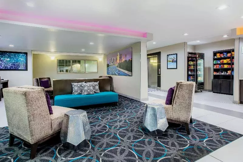 Отель La Quinta By Wyndham Dallas Mesquite