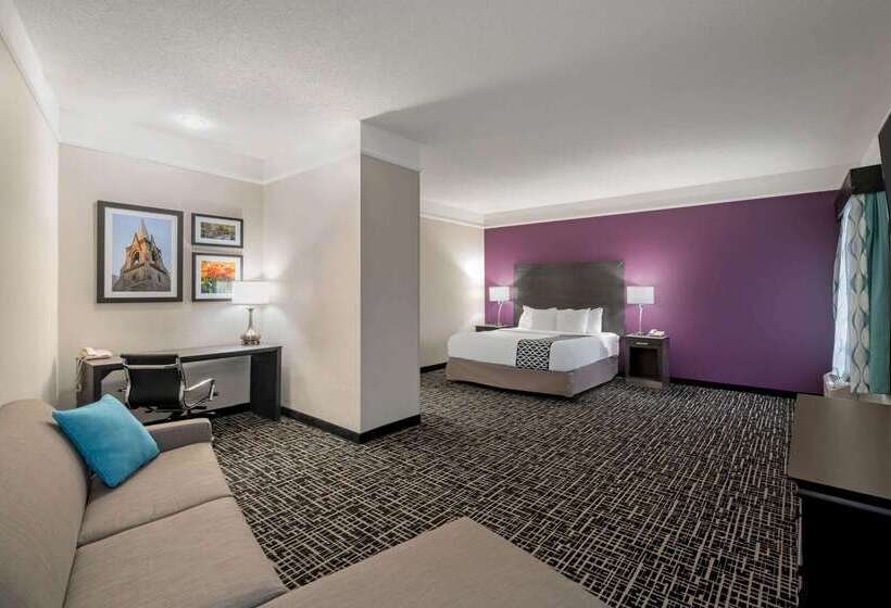 هتل La Quinta By Wyndham Latham Albany Airport