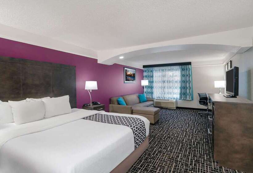 هتل La Quinta By Wyndham Latham Albany Airport