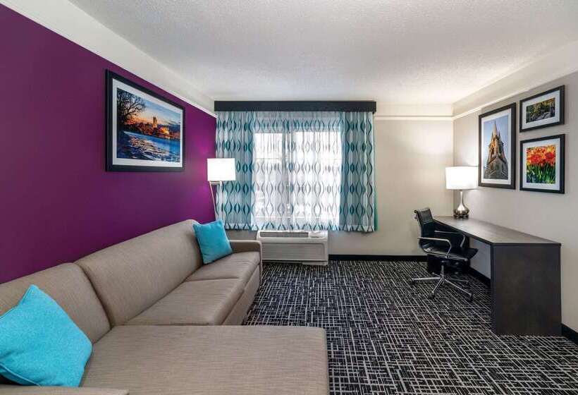 هتل La Quinta By Wyndham Latham Albany Airport