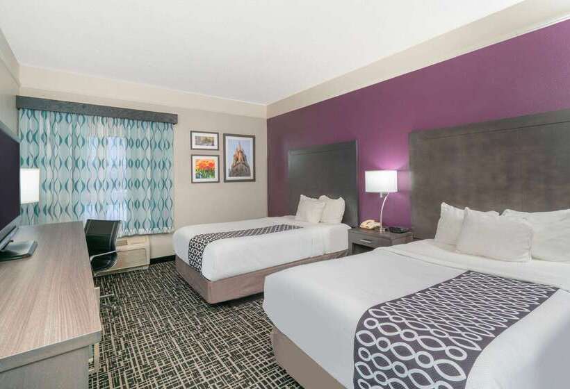 هتل La Quinta By Wyndham Latham Albany Airport