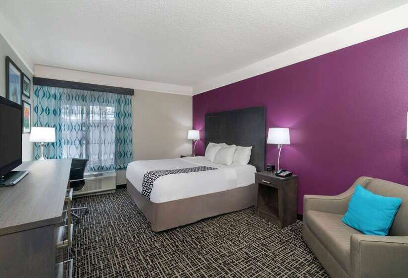 هتل La Quinta By Wyndham Latham Albany Airport