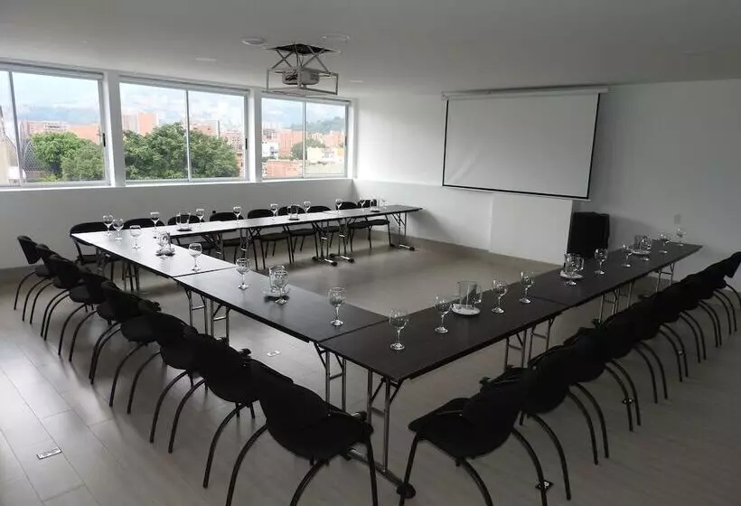 Отель Mediterraneo