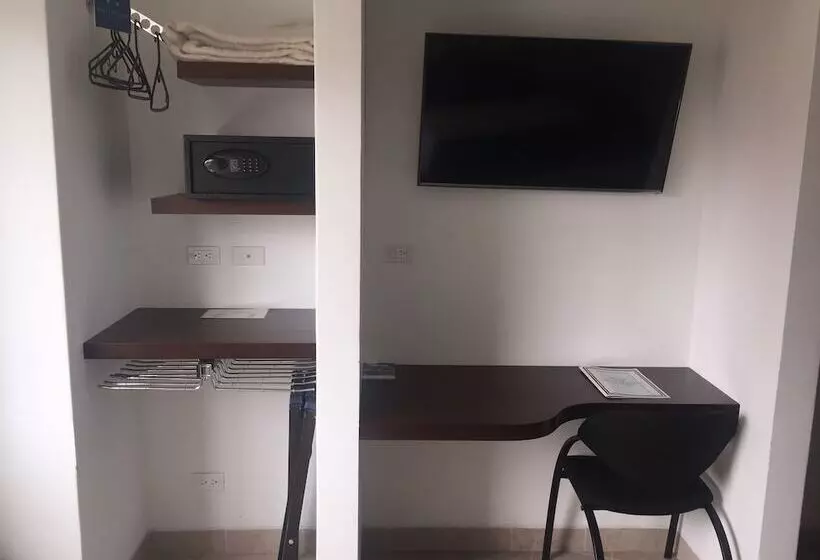 Отель Mediterraneo