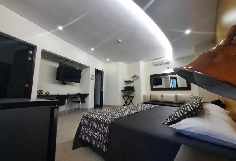 Отель Mediterraneo